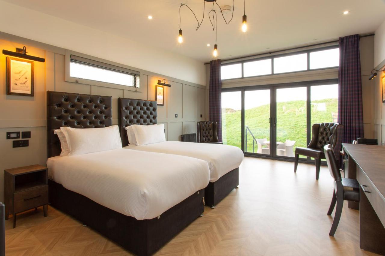 Отель Dundonald Links Dreghorn Экстерьер фото
