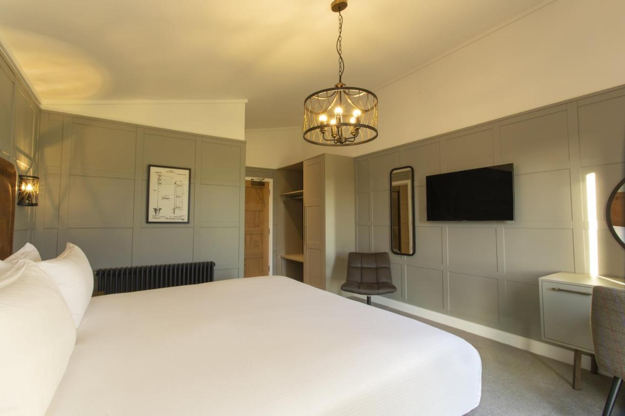 Отель Dundonald Links Dreghorn Экстерьер фото
