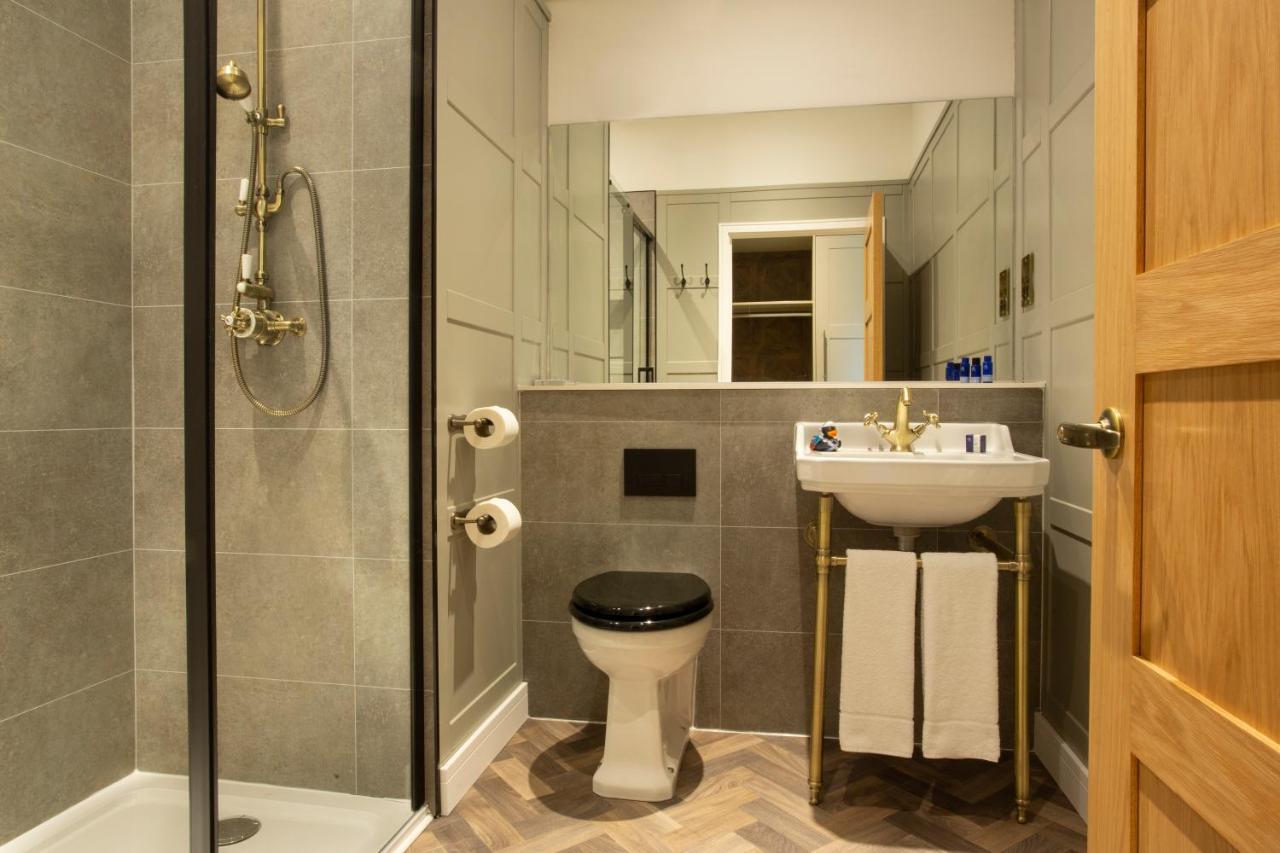 Отель Dundonald Links Dreghorn Экстерьер фото