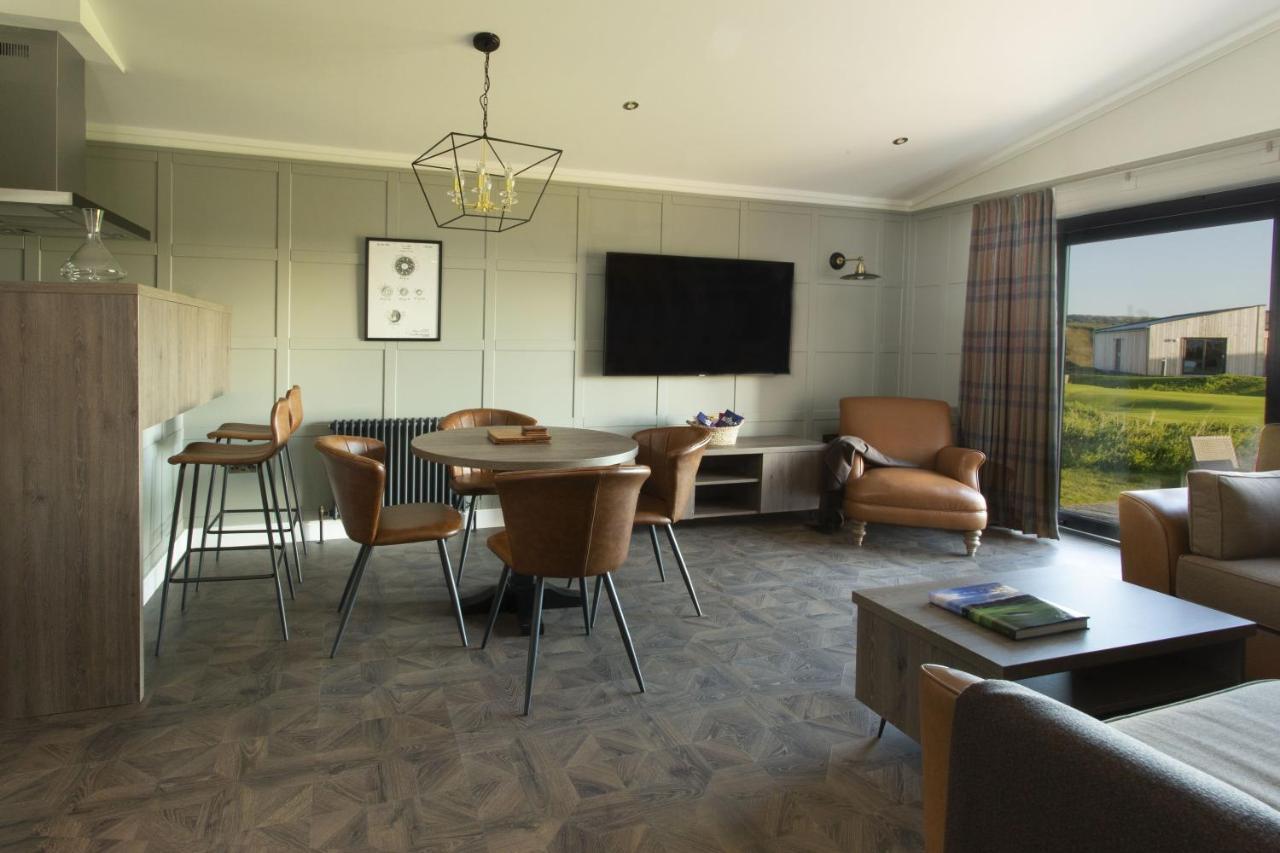 Отель Dundonald Links Dreghorn Экстерьер фото