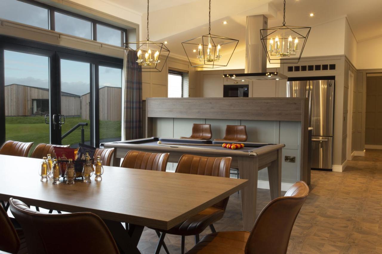 Отель Dundonald Links Dreghorn Экстерьер фото
